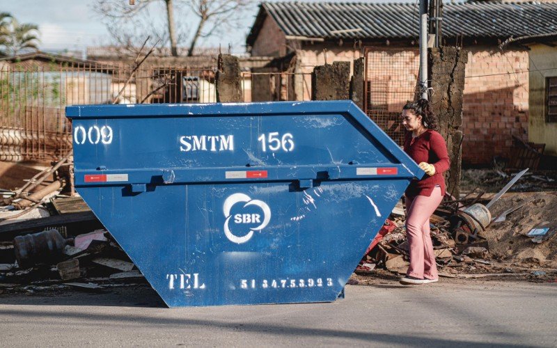 Até o final da semana, o número de caçambas nas ruas deve chegar a 100