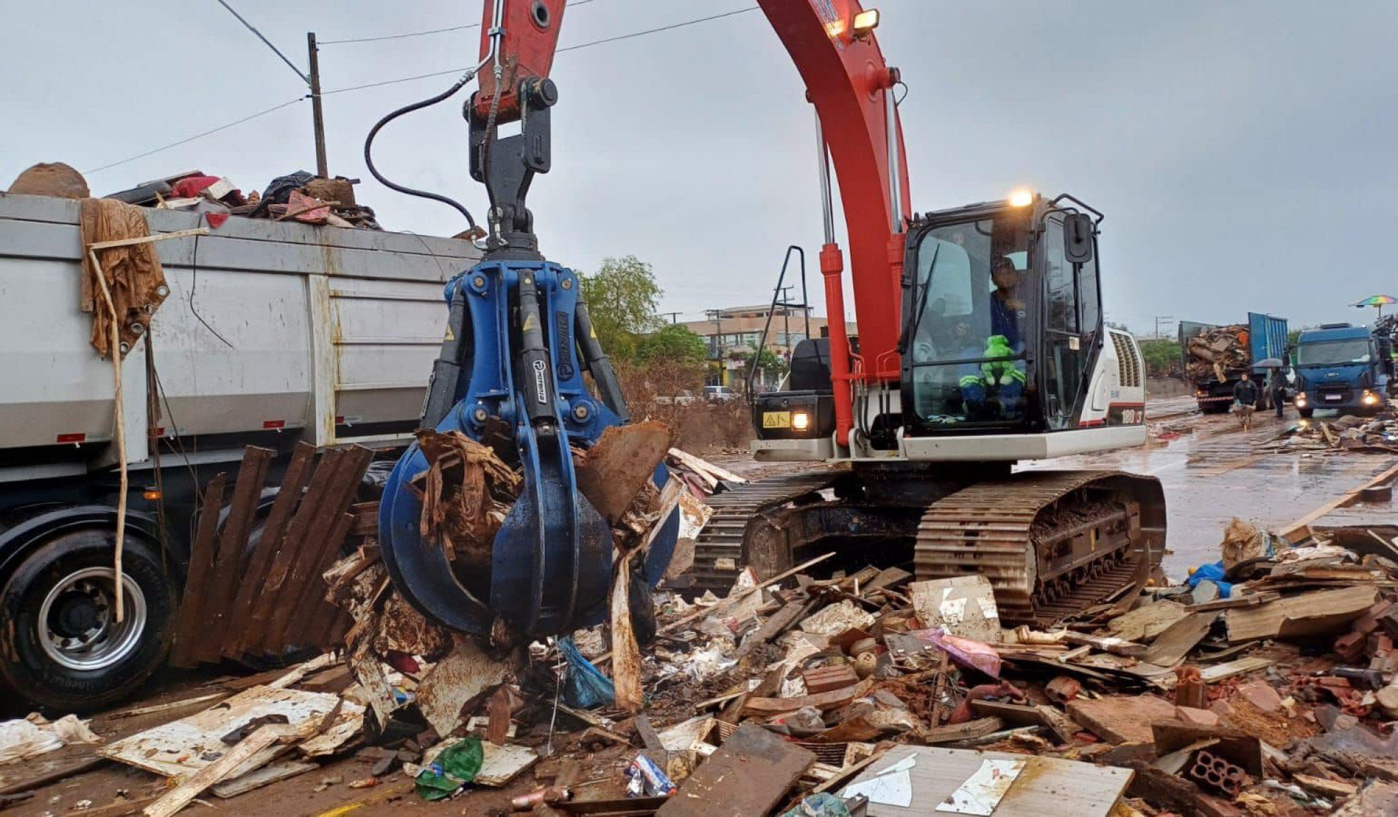 Mais de 266 mil toneladas de resíduos pós-cheias já foram recolhidas em São Leopoldo