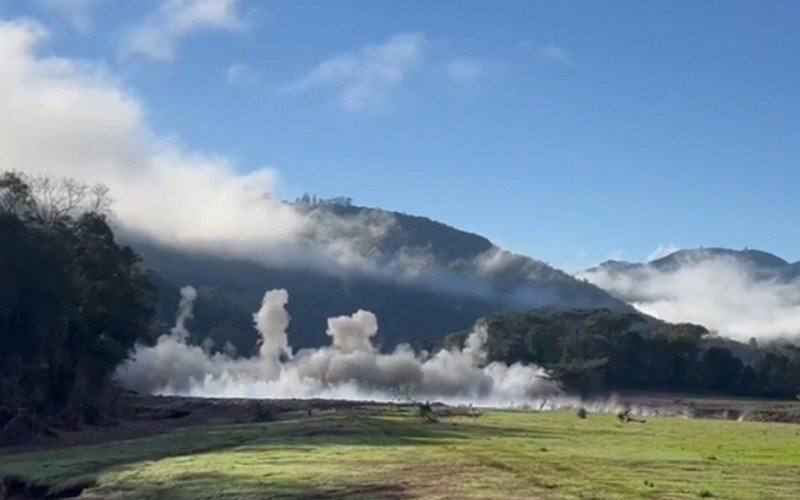 Ponte da BR-116 sobre o Rio Caí é implodida na manhã desta quinta-feira | abc+