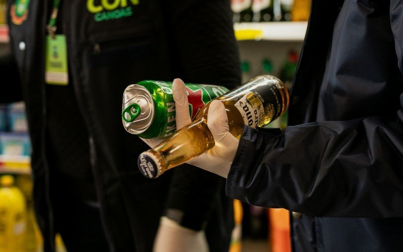 Supermercado foi interditado nesta quinta-feira (27)