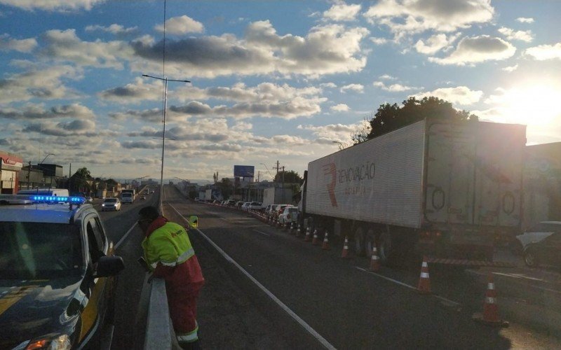 Lentidão causada por bloqueio na BR-116 em São Leopoldo | abc+