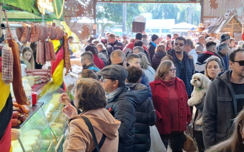 Público lotou o Núcleo de Casas Enxaimel desde as primeiras horas deste domingo 