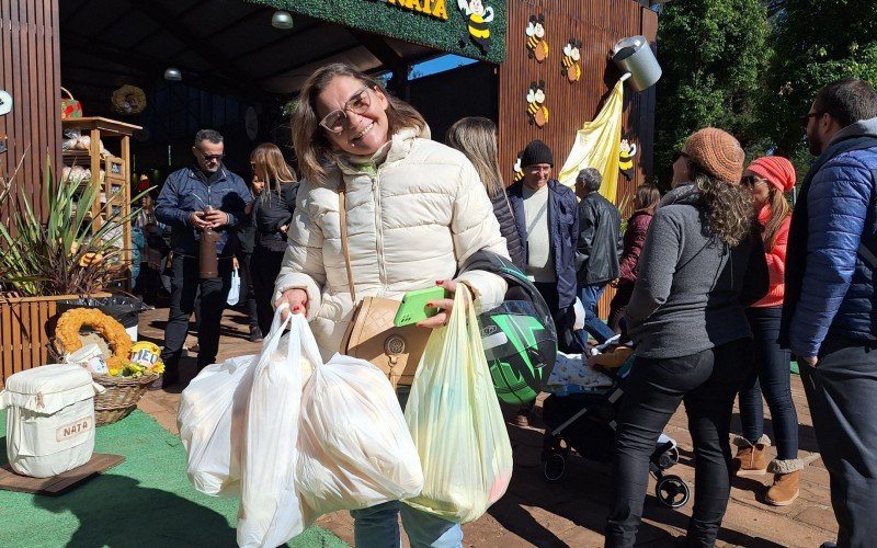 Rita Isaura Gossler saiu de Bom Princípio apesar da temperatura de 2 graus para conferir a feira em Ivoti