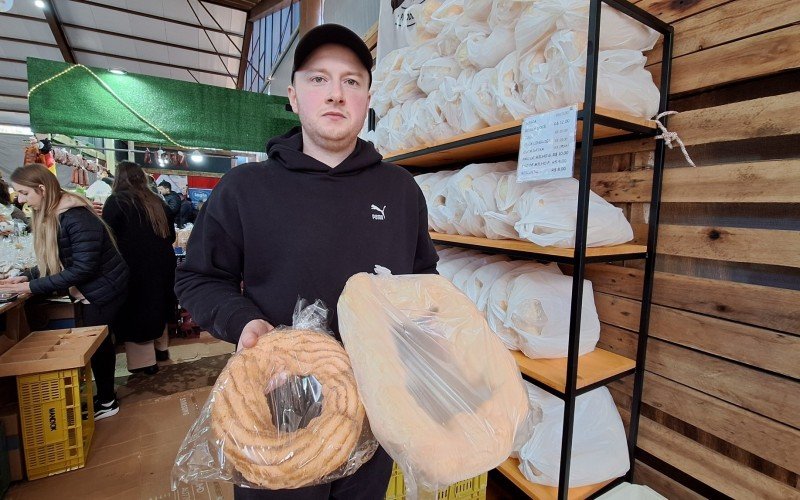  Lucas Utsig é confeiteiro e ajuda os pais na indústria de produtos coloniais da família | abc+