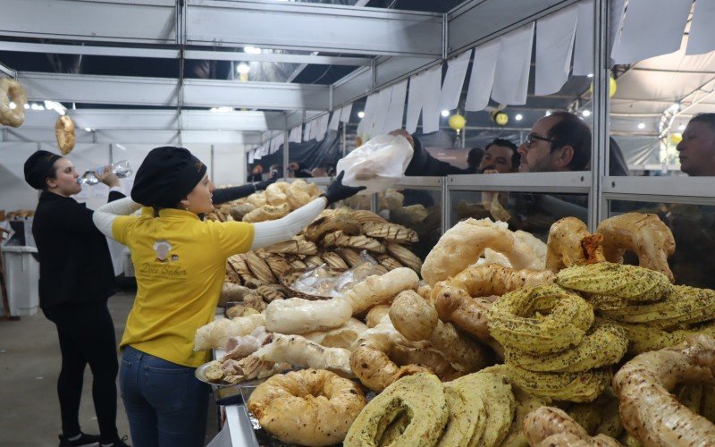 Venda de roscas e demais produtos coloniais faz sucesso 