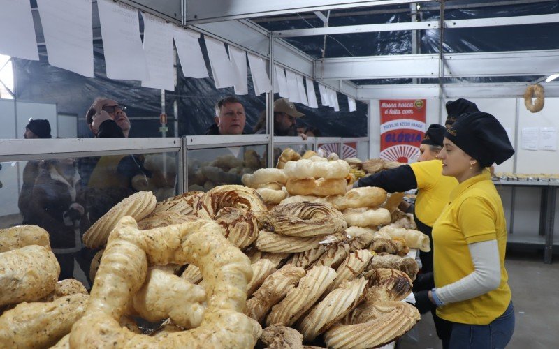 Venda de roscas e demais produtos coloniais faz sucesso 