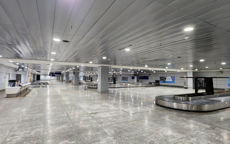 Área de restituição de bagagem do Aeroporto de Porto Alegre | abc+