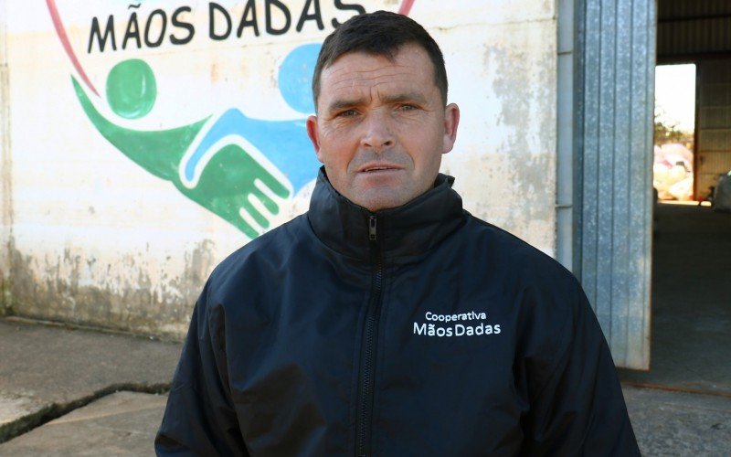 O cooperado Alex Sandro dos Santos teve um papel essencial nos salvamentos durante as cheias de maio