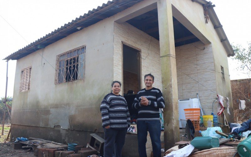 Alexandre, Vera e a família alugaram a casa de uma vizinha para morar