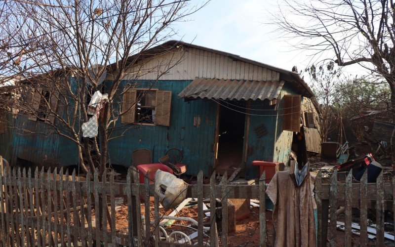 Casas destruídas por toda a Vila Palmeira