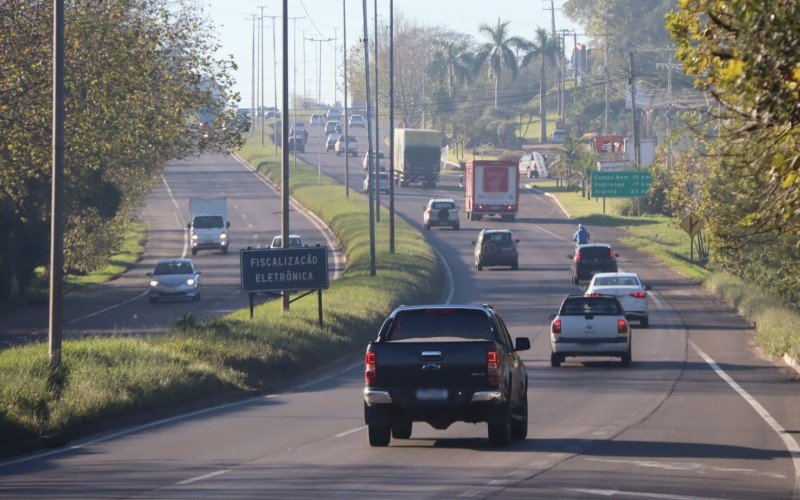 Faixas elevadas, também conhecidas como quebra-molas para pedestres ou platô, podem virar opção para garantir travessia segura na RS-239 | abc+