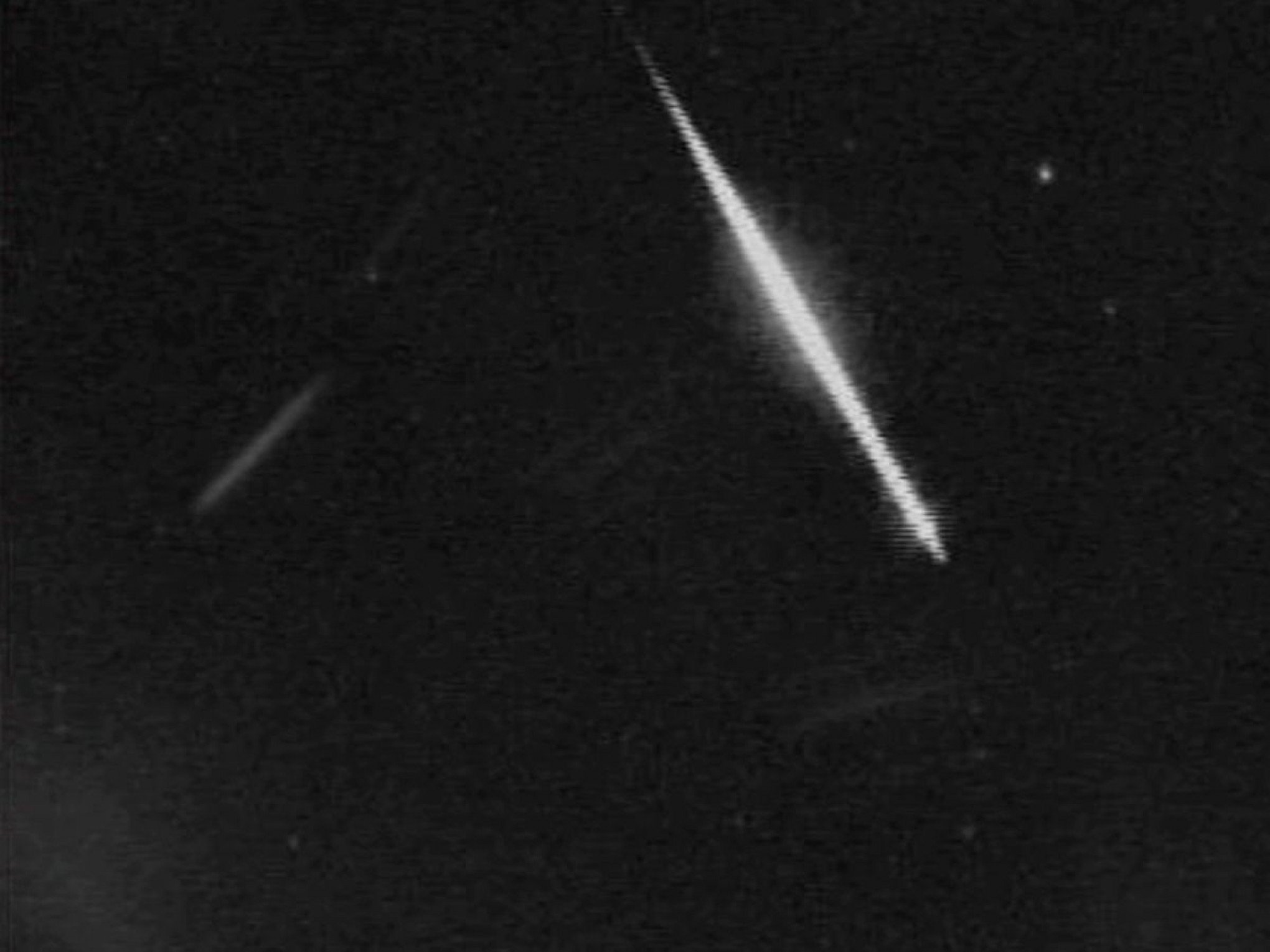 VÍDEO: Meteoro solitário ilumina céu do RS em espetáculo imprevisível