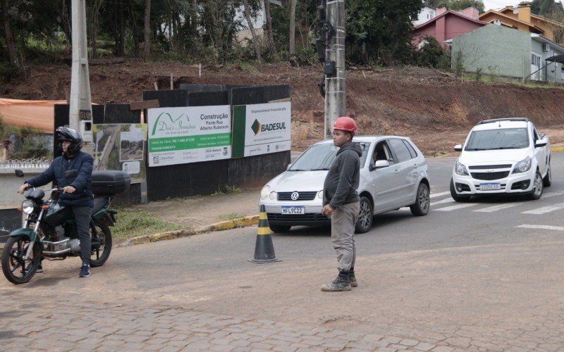 Obra da nova ponte em Dois Irmãos 