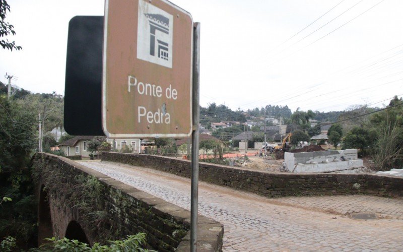 Obra da nova ponte em Dois Irmãos 