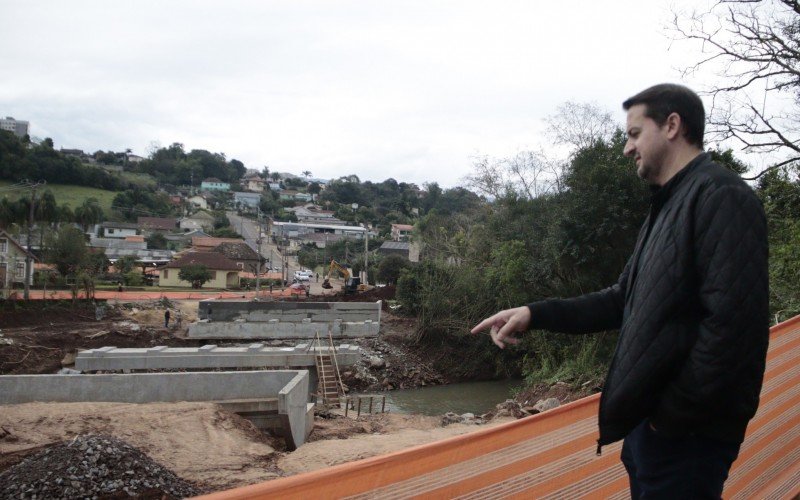 Obra da nova ponte em Dois Irmãos 