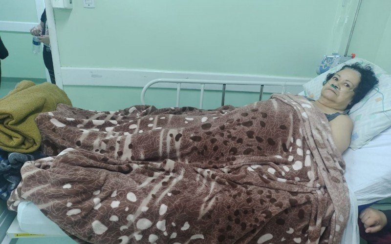 Rosa foi internada em 19 de maio e segue aguardando cirurgia