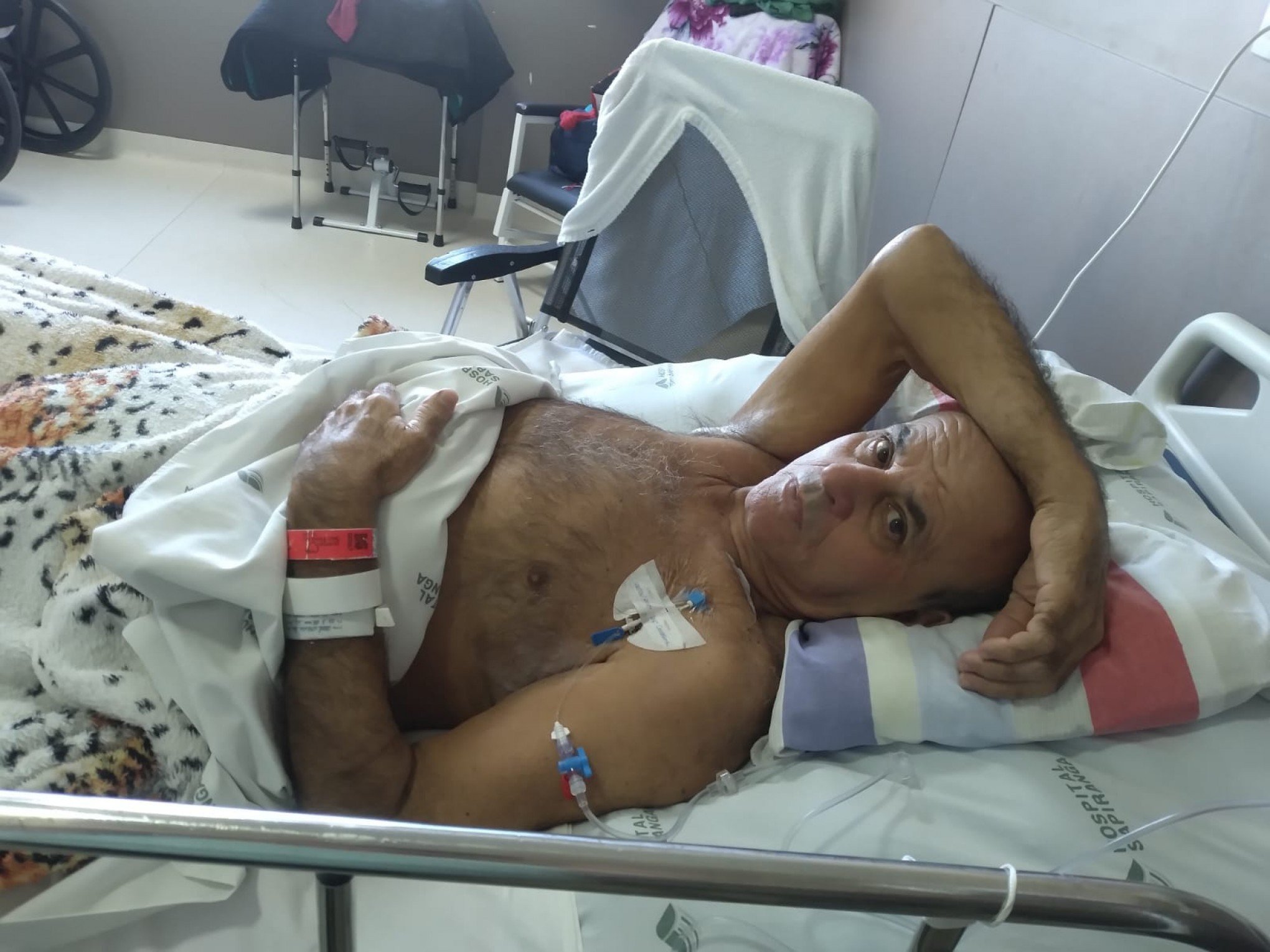 Acidente muda vida de morador que aguarda internado em hospital há 6 meses por cirurgia: "Desumano"