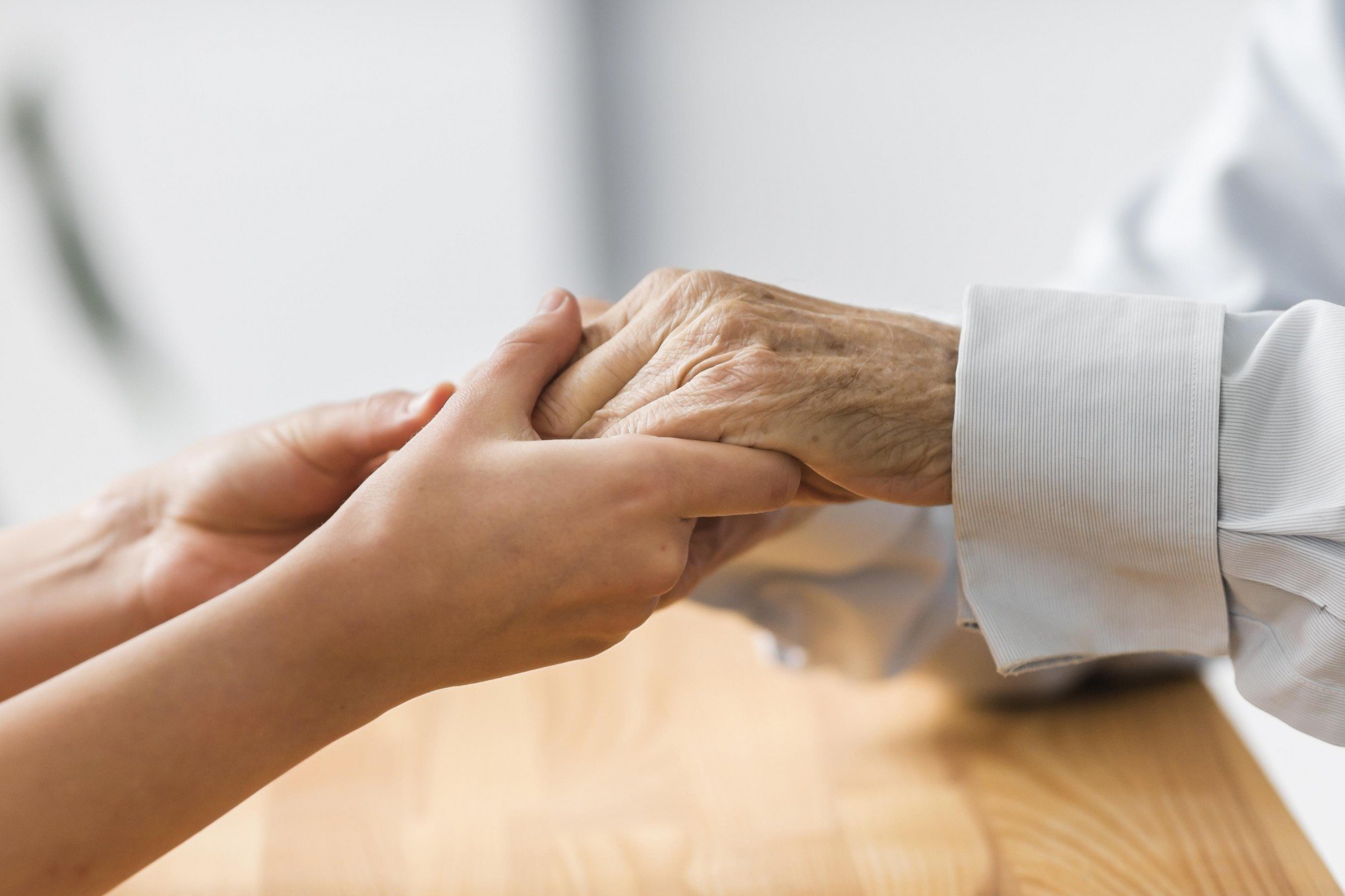 Ansiedade após os 50 anos e Parkinson: como transtorno dobra o risco da doença