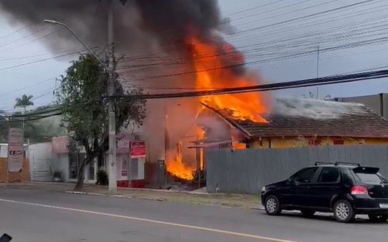 Incêndio na Rua Bartolomeu de Gusmão em Novo Hamburgo  | abc+