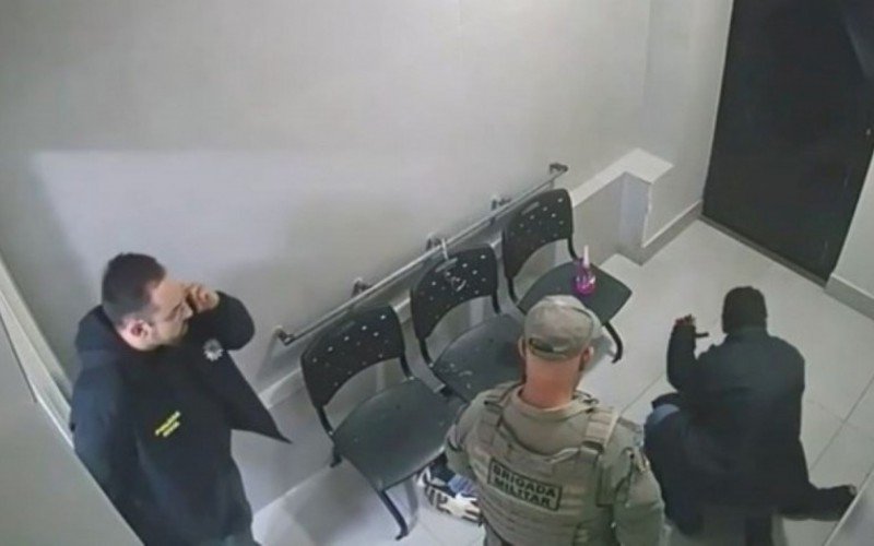 Policiais de plantão notaram que homem não tinha sinais vitais e começaram a reanimação | abc+