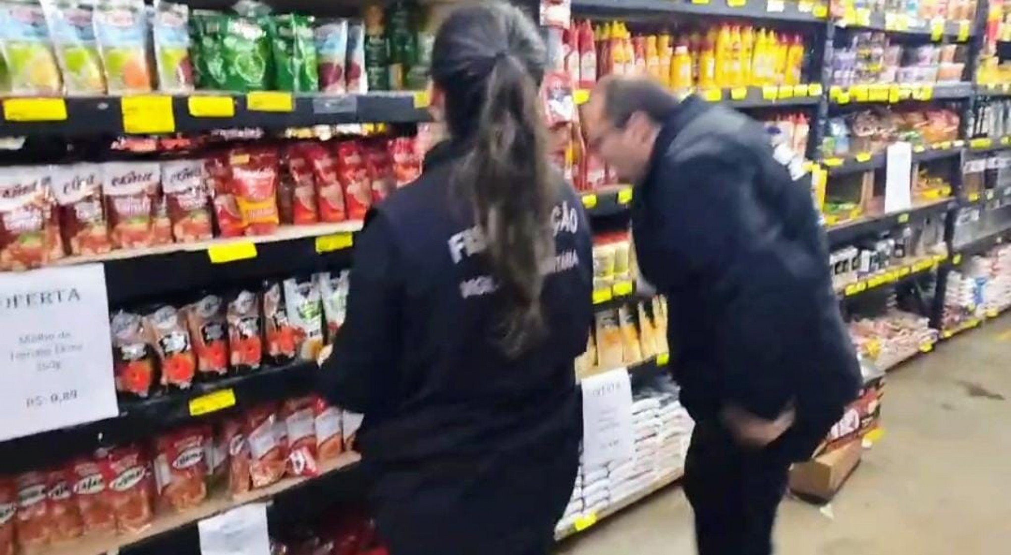 Dono e gerente de supermercados de Novo Hamburgo são presos por venda de produtos atingidos pela enchente; veja vídeo