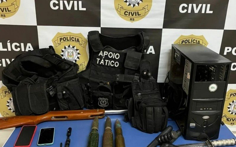 Munições de tanque de guerra são apreendidas em investigação contra alunos que amaeaçavam professores no RS | abc+