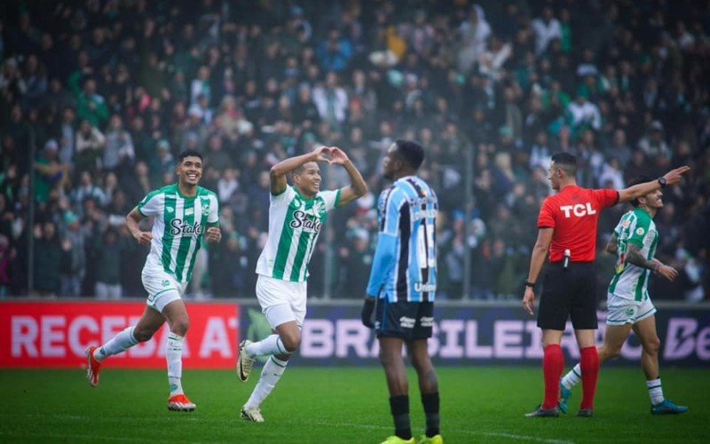 Juventude goleia por 3 a 0 o Grêmio no Alfredo Jaconi pelo Brasileirão | abc+