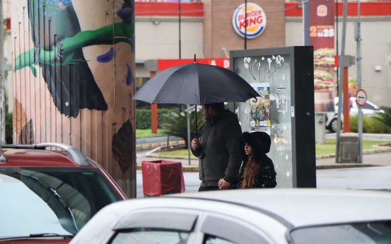 PREVISÃO DO TEMPO: Frio e risco de chuva preta seguem neste fim de semana no Rio Grande do Sul | abc+