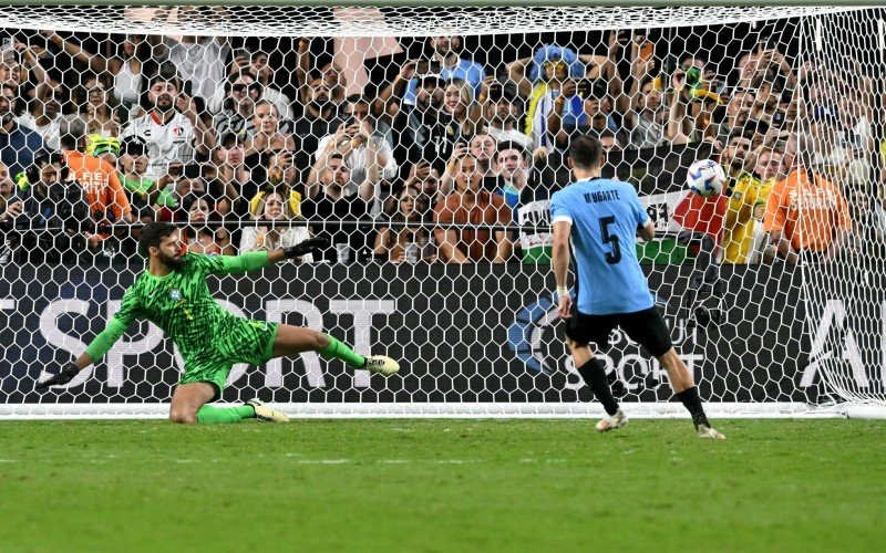 Brasil do goleiro Alisson perde nos pênaltis para o Uruguai e é eliminado da Copa América | abc+