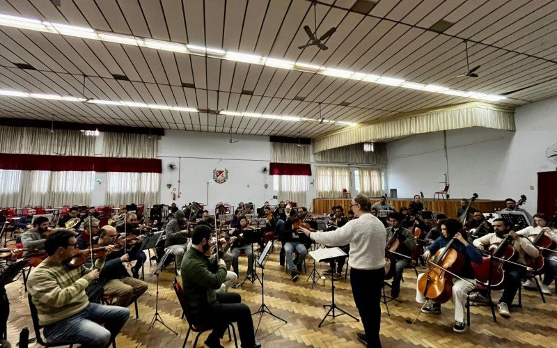 Penúltimo ensaio da orquestra aconteceu nesta segunda-feira (8), na Sociedade Ginástica, em São Leopoldo 