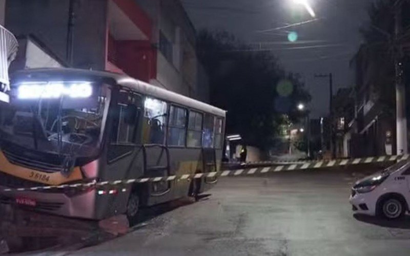 Motorista foi baleado por passageiro na noite de domingo, ao se recusar a parar fora da parada de ônibus | abc+