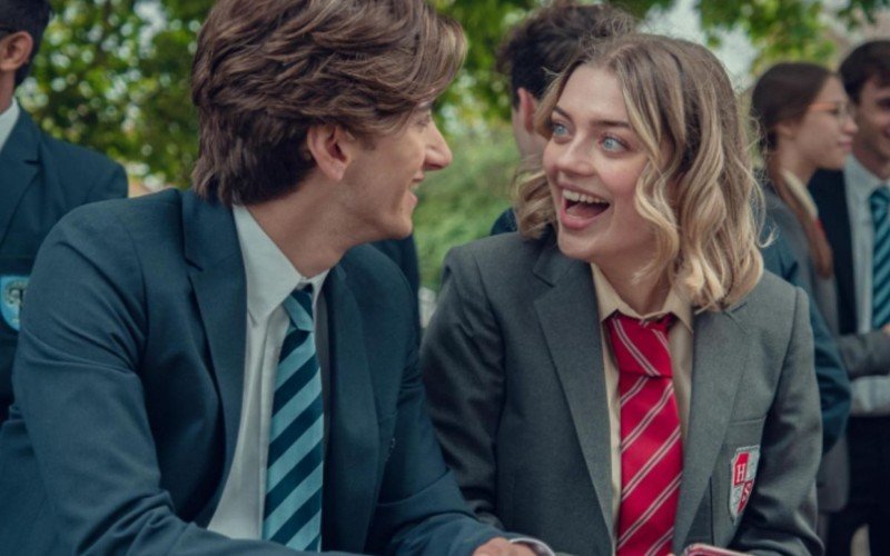 Ben Hope (Sebastian Croft) e Imogen Heaney (Rhea Norwood) em Heartstopper | abc+
