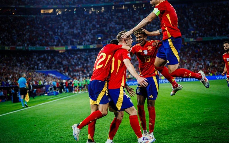 Jogadores da Espanha comemoram gol contra a França | abc+