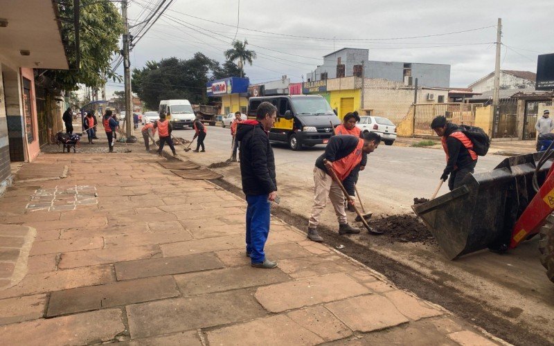 PÓS-CHEIAS: Força tarefa de limpeza atua em ruas movimentadas e acesso a bairros