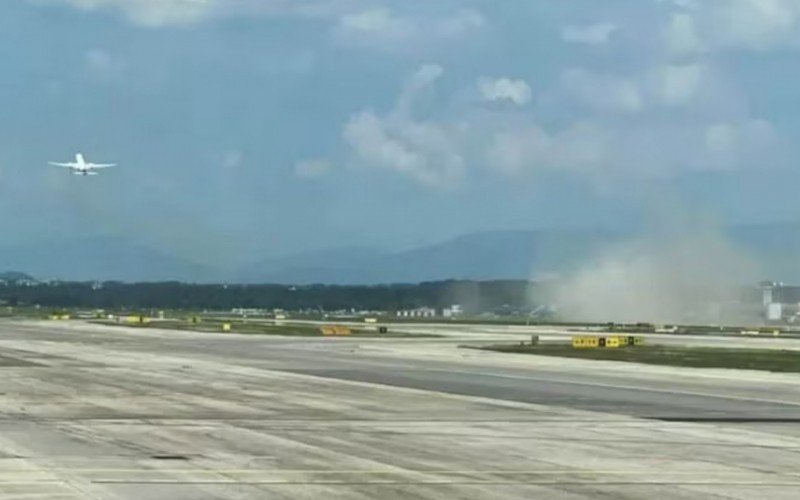 Avião da Latam bate cauda ao se chocar em pista de decolagem | abc+