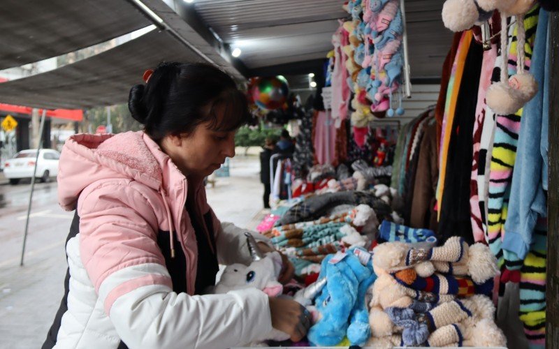 Comércio registra aumento na procura de acessórios contra o frio