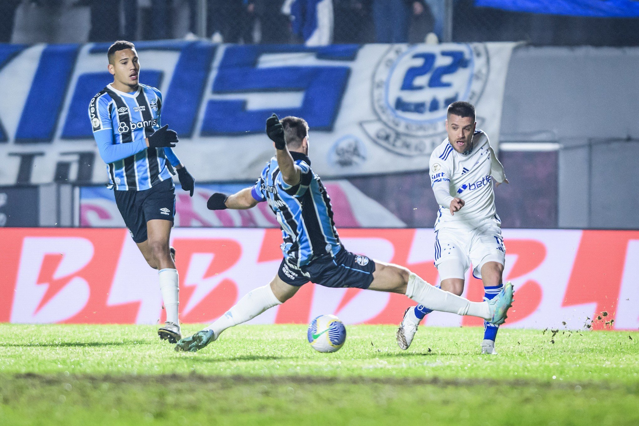 Grêmio é derrotado pela nona vez no Campeonato Brasileiro e segue na zona de rebaixamento