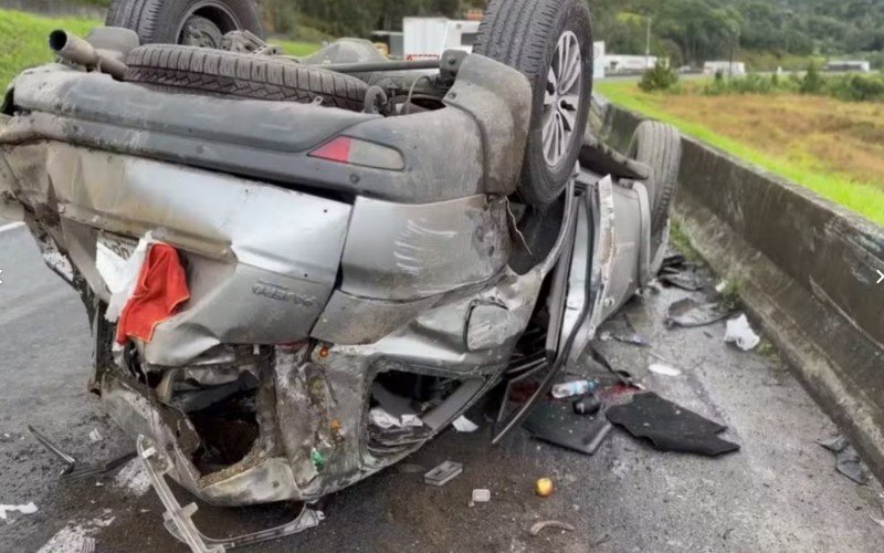 BR-116: Dunga e esposa ficam feridos após carro capotar em trecho da rodovia Paraná | abc+