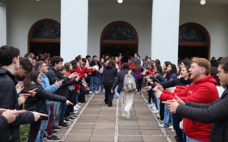 Encontro reuniu em torno de 400 jovens para celebrar