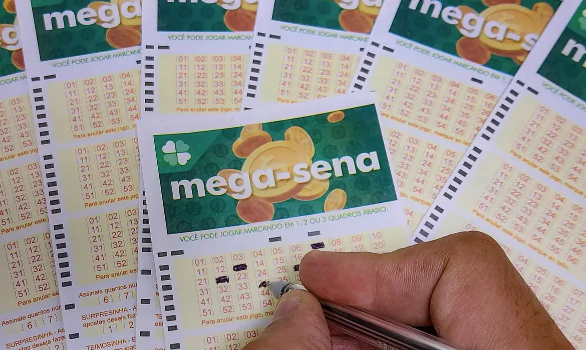 LOTERIAS: Mega-Sena acumula pela terceira vez e prêmio chega a R$ 21 milhões