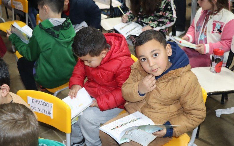 Com os livros em mãos, a festa estava completa