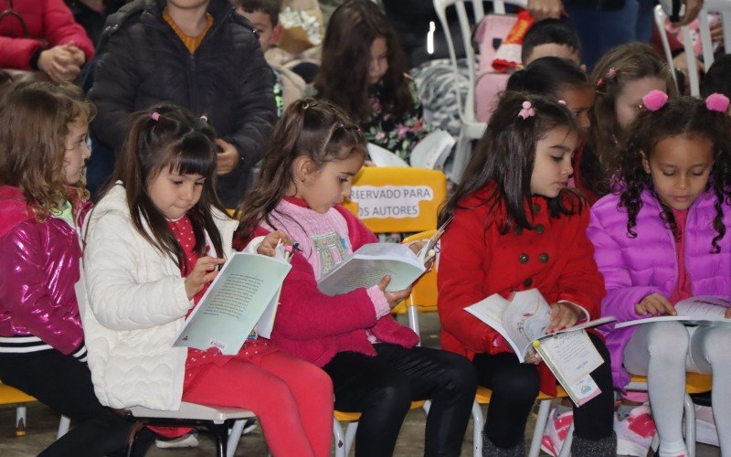 Com os livros em mãos, a festa estava completa