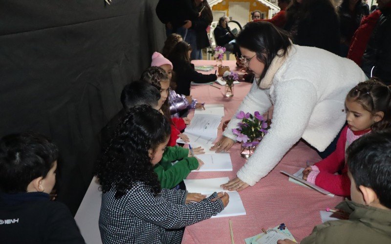 Sessão de autógrafos com os escritores