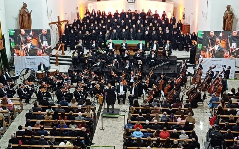 Apresentação com orquestra e cerca de 200 vozes ocorreu na noite de sábado (13), no Santuário do Sagrado Coração de Jesus 