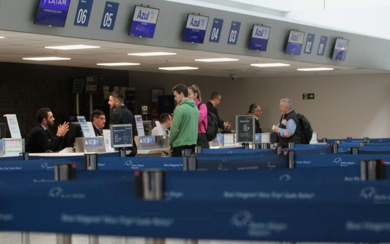 Depois de mais de 70 dias fechado, o Aeroporto Salgado Filho voltou a receber passageiros