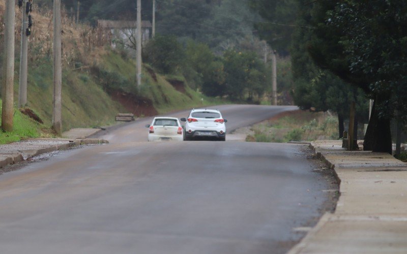 Obras de pavimentação da RS-373, ligação entre Santa Maria do Herval e Gramado