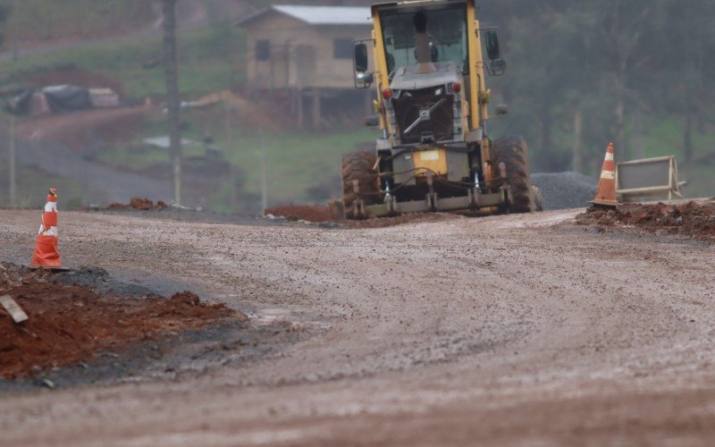 Obras de pavimentação da RS-373, ligação entre Santa Maria do Herval e Gramado