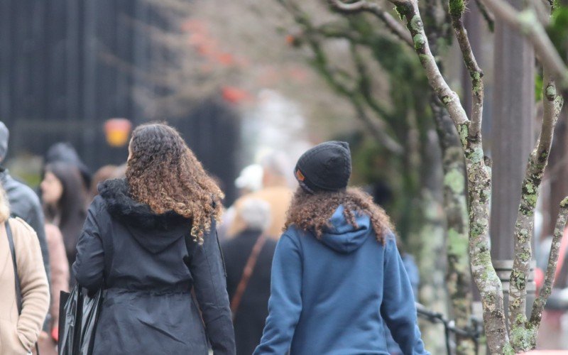 PREVISÃO DO TEMPO: Massa de ar frio faz as temperaturas despencarem no RS; veja até quando chove | abc+