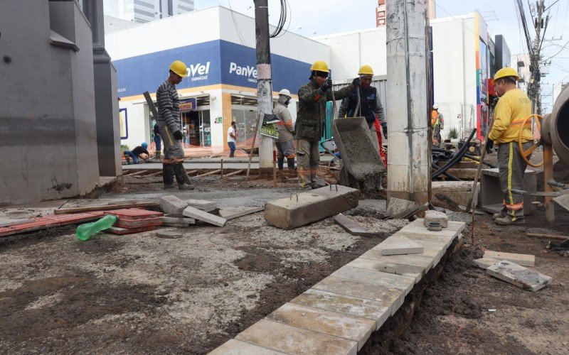 Equipes priorizaram trabalho de concretagem ontem