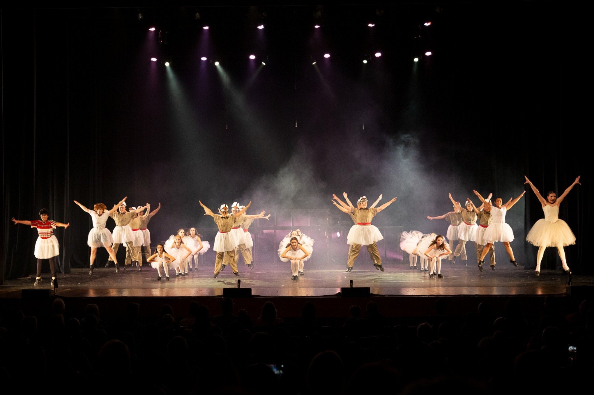 Evento beneficente vai reunir mais de 200 artistas no Teatro Feevale nesta terça-feira